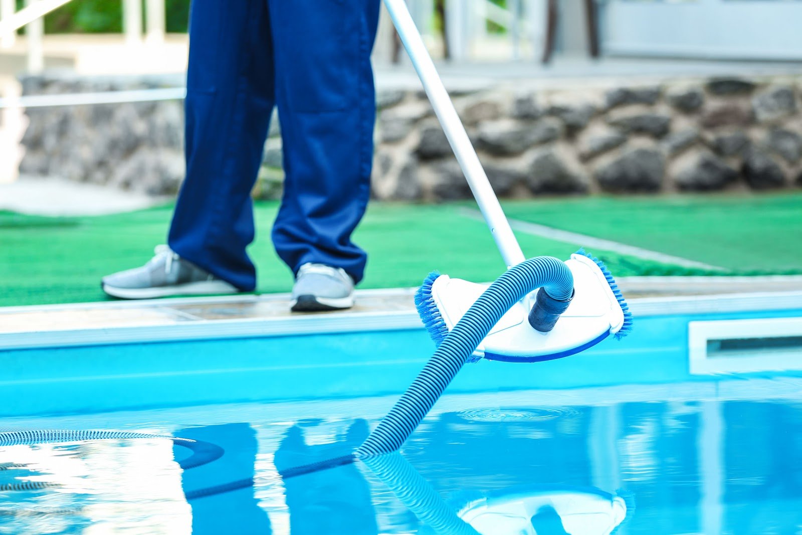 How To Clean Your Pool In 7 Easy Steps